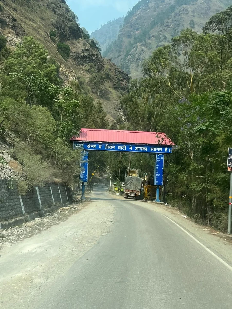The welcome gate over the valley road at Larji