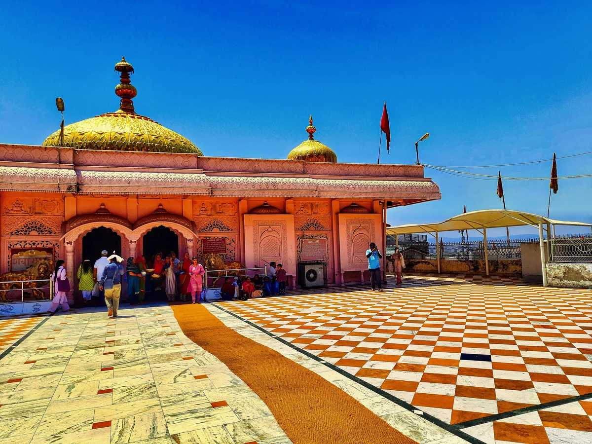 One day from Jwalamukhi — the flame temple and the Pong lake