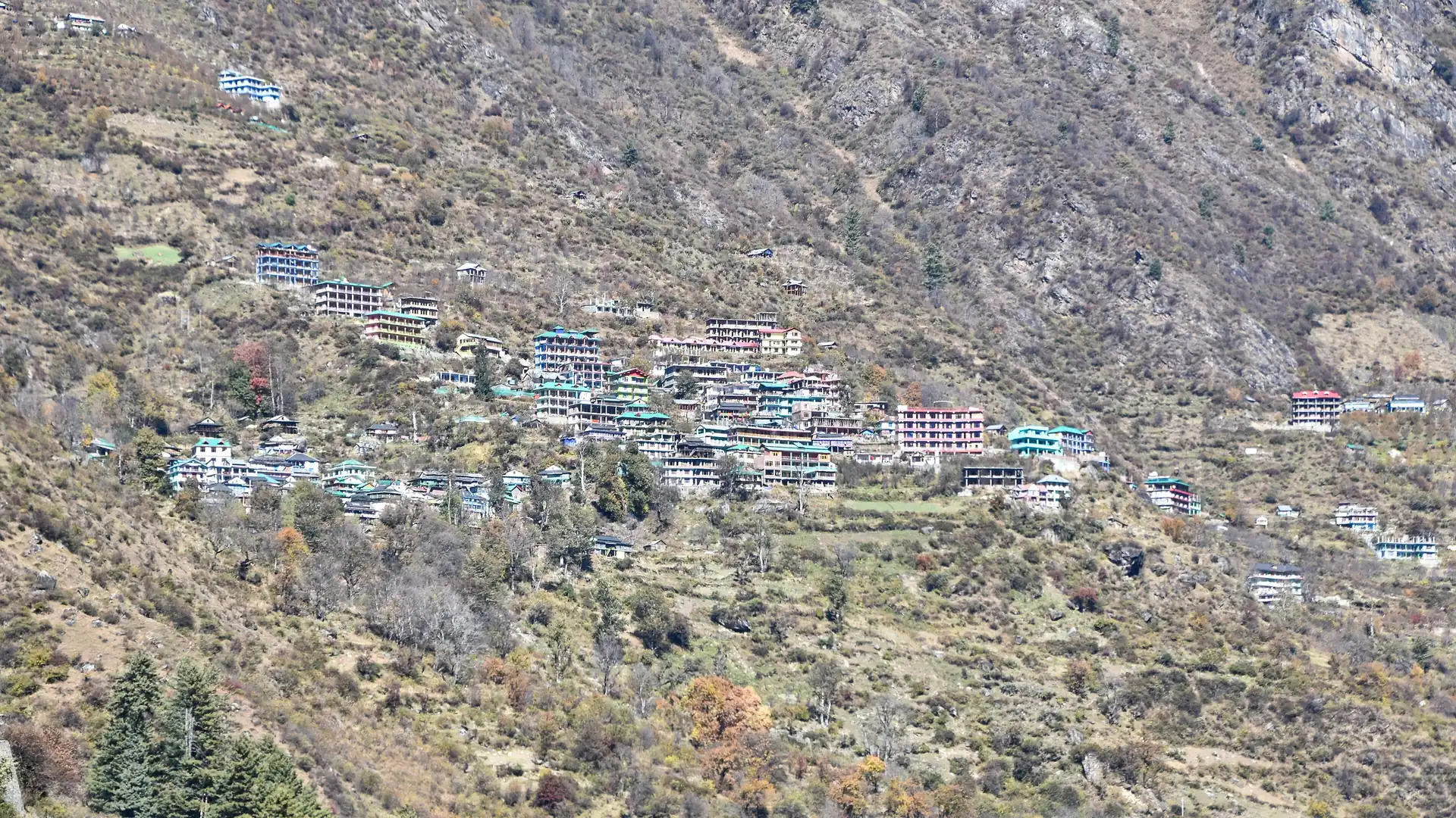 Tosh village stacked on its slope above the Parvati