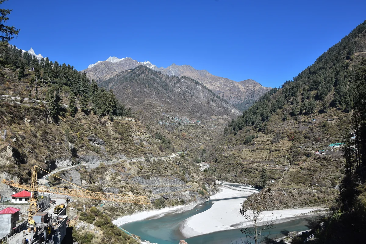Tosh in the distance above the Parvati and the dam pond at Pulga