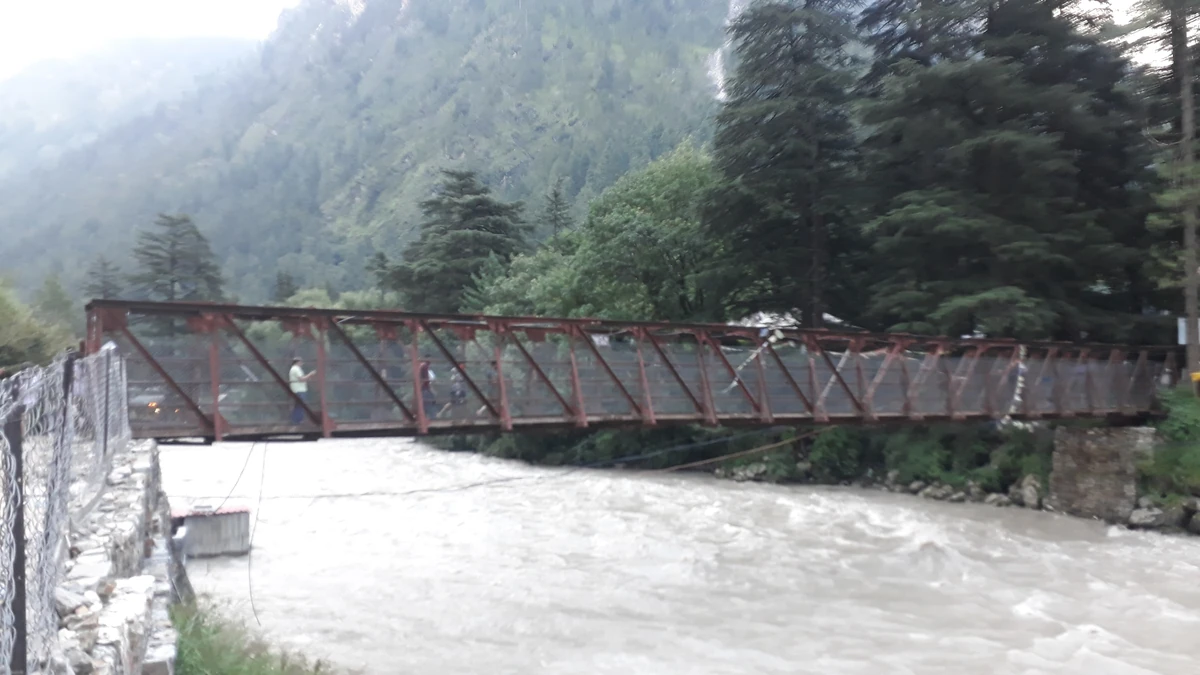 The Parvati river and the footbridge at Kasol