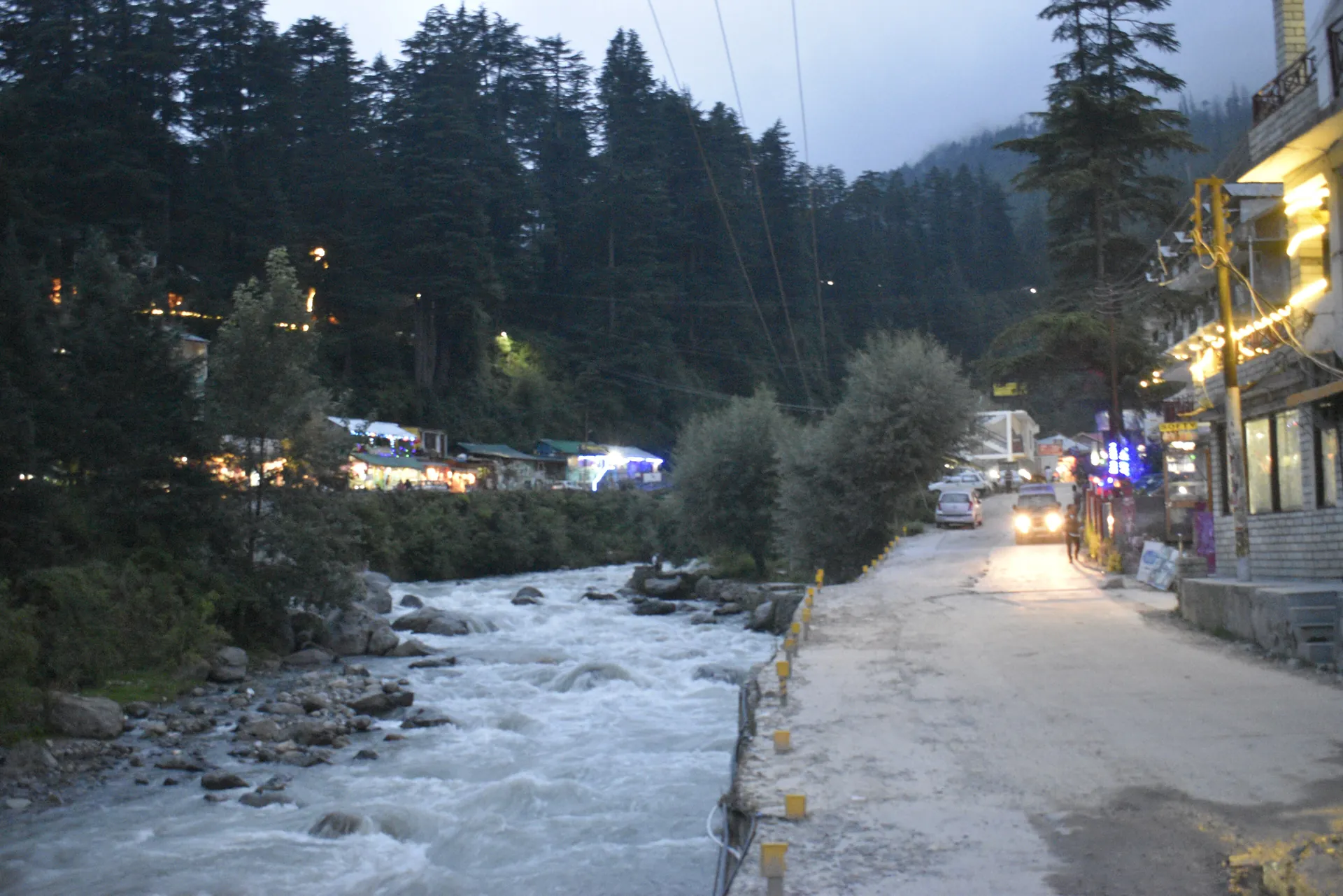 Old Manali's lane by the Manalsu at dusk