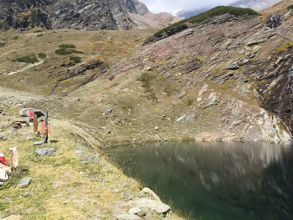 The tarn at Beas Kund below the ridge
