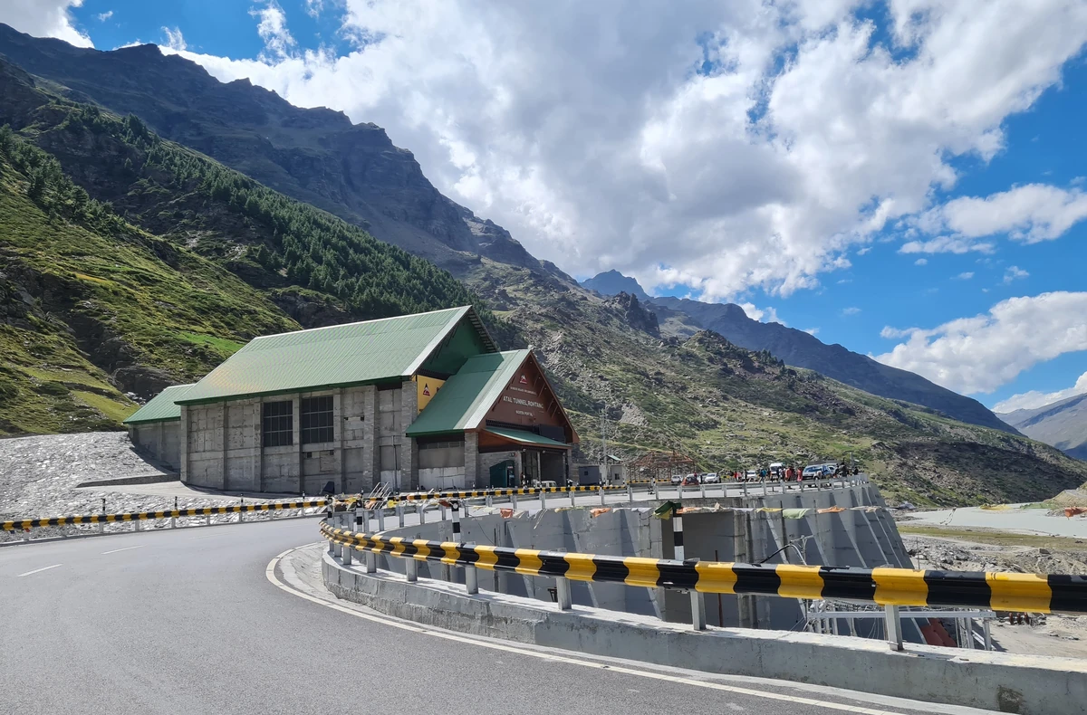 Manali as a stopover — one night before the road to Leh or Spiti