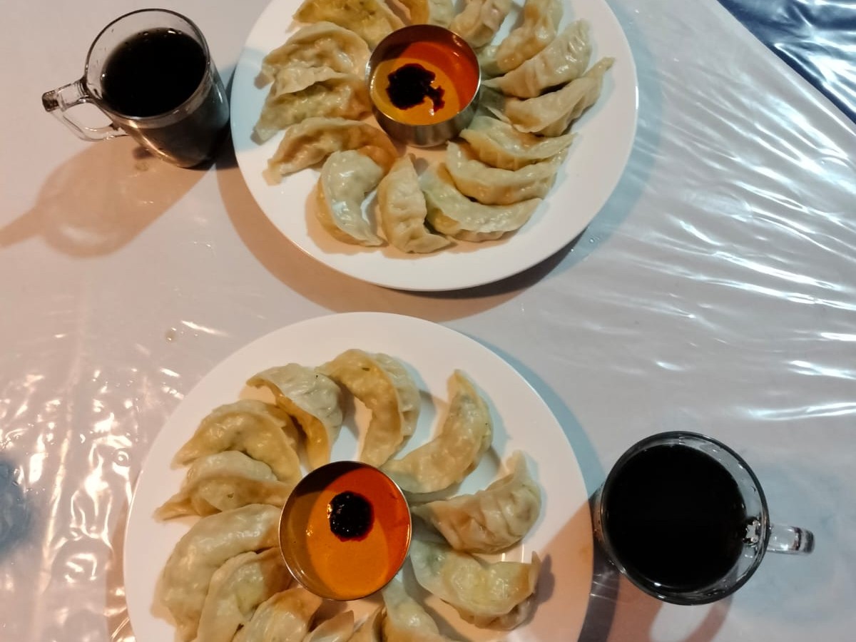 Steamed momos with chutney