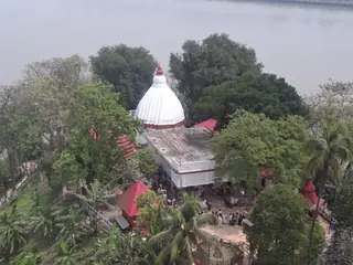 Umananda Island — Peacock Island and its Shiva temple in the Brahmaputra