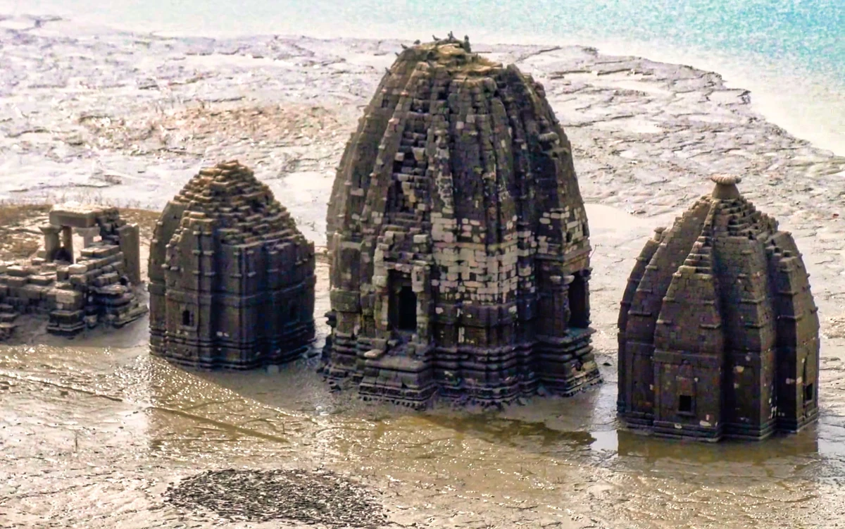 Stone temple spires of old Bilaspur standing out of the low water of Gobind Sagar