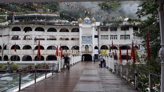 The gurdwara at Manikaran, a many-storeyed building over the river
