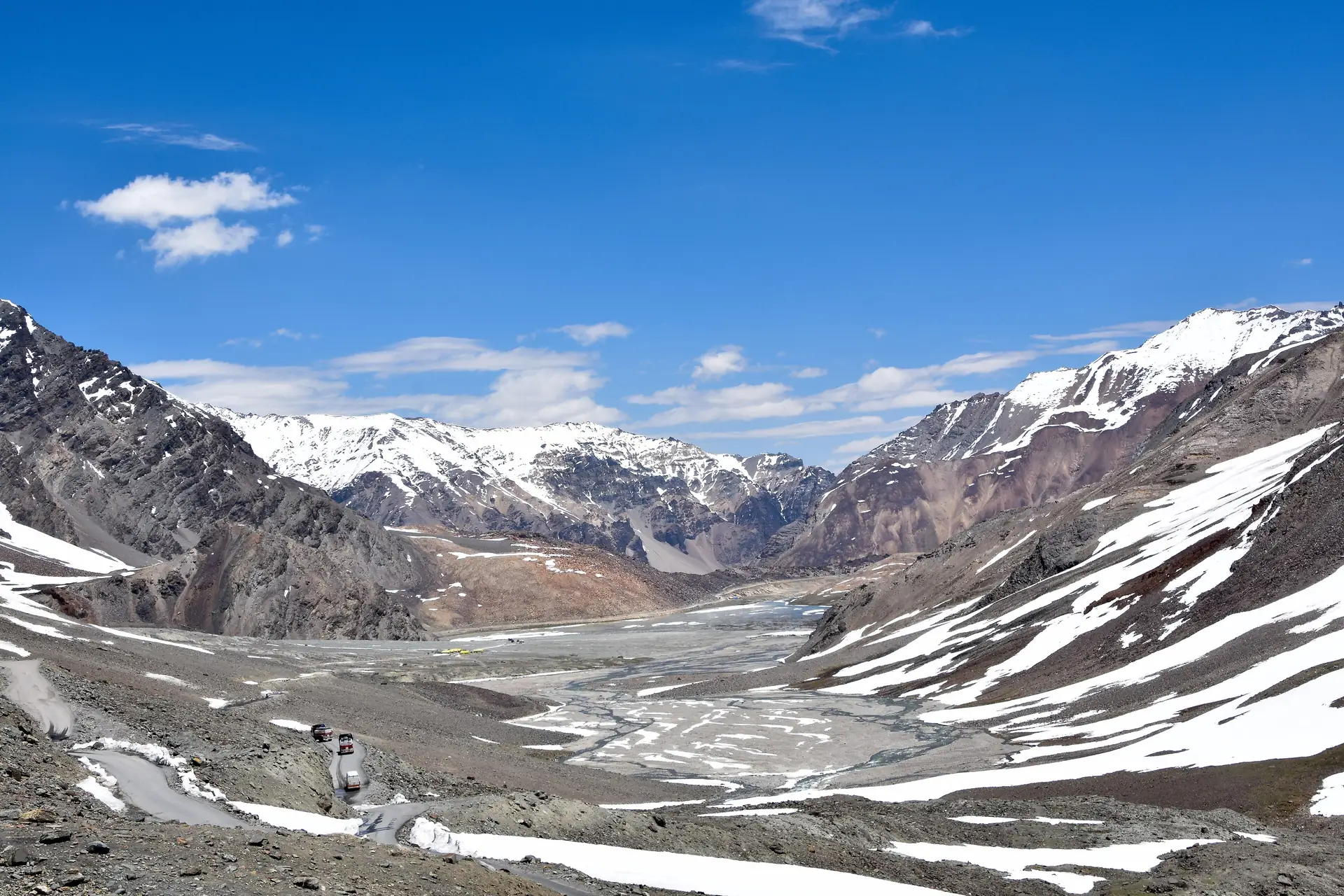 The road towards Baralacha La in summer