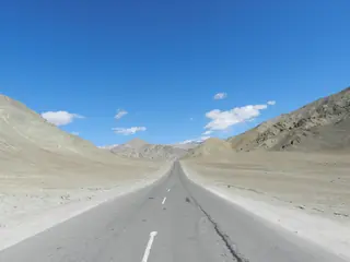 Magnetic Hill — the roadside illusion on the Leh–Srinagar highway