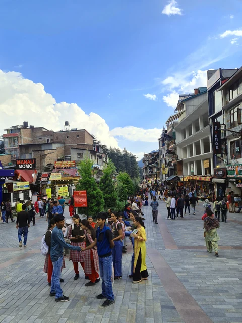 Mall Road, Manali