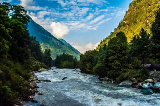 Manali — Manali or Kasol? Two valleys, two kinds of trip, and how to do both