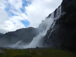 Nuranang Falls