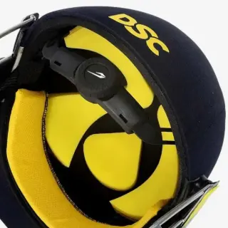 DSC Avenger Pro 2.0 Cricket Helmet (view 5 of 6)
