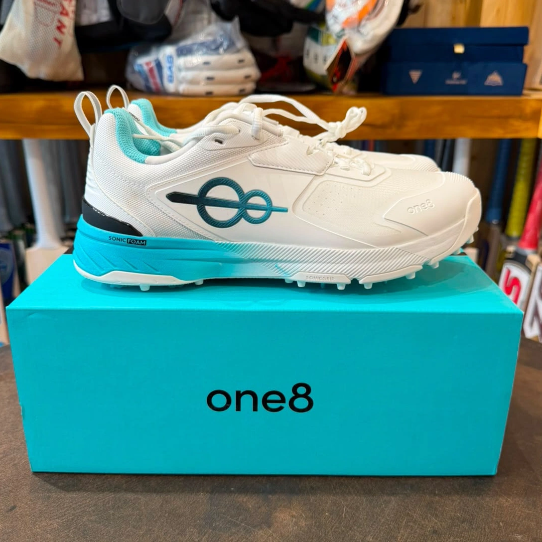One8 Cover Drive 18 Pro Cricket Shoe