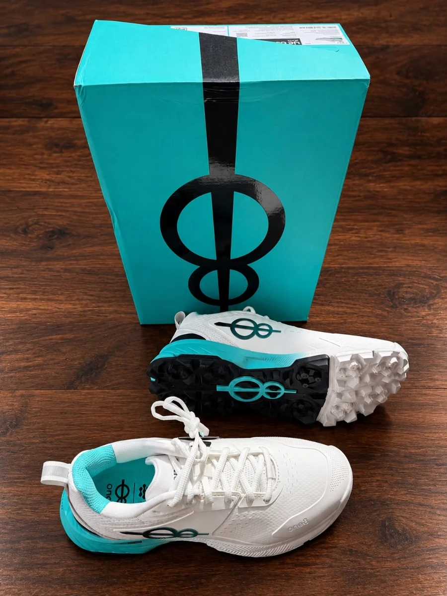 One8 Pitch 18 Cricket shoe UK 5