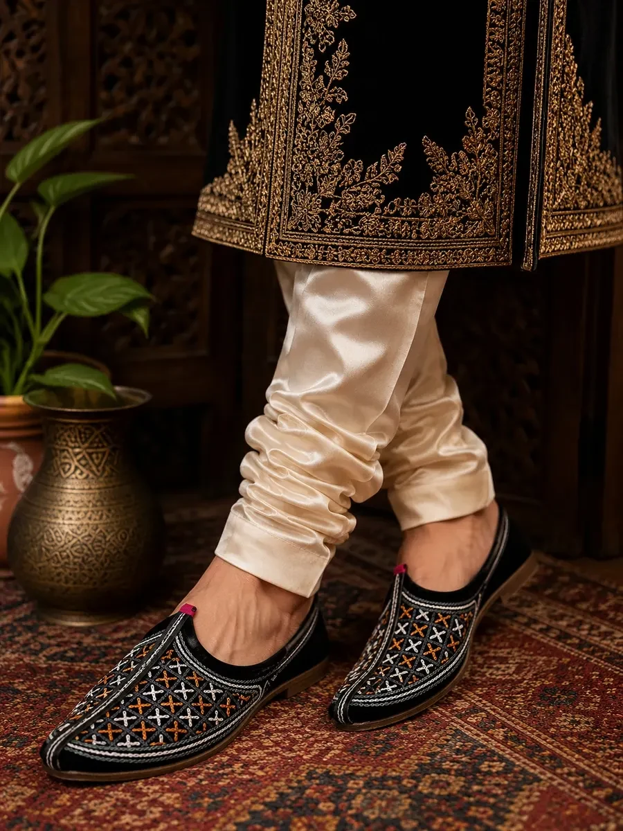 Black Multi-Thread Cross-Stitch Mojari