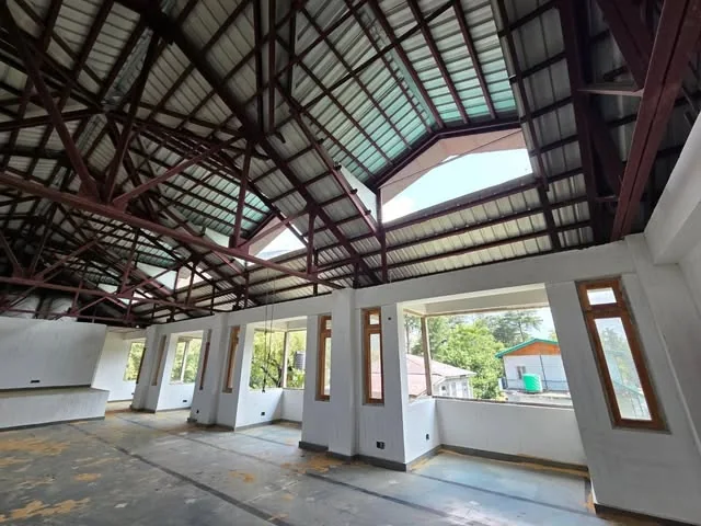 Finishing work under a steel roof, window frames in